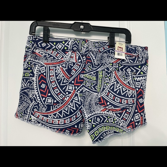 NWT l.e.i shorts - Picture 2 of 2